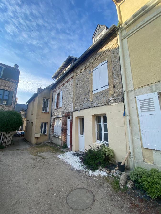 Charmante Maison Au Coeur De 维埃尔维勒 外观 照片
